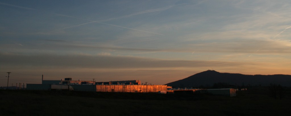 Truck factory in sunset – Volvo's New River Valley trucks assembly plant in Dublin, VA (Photo: better-operations.com)